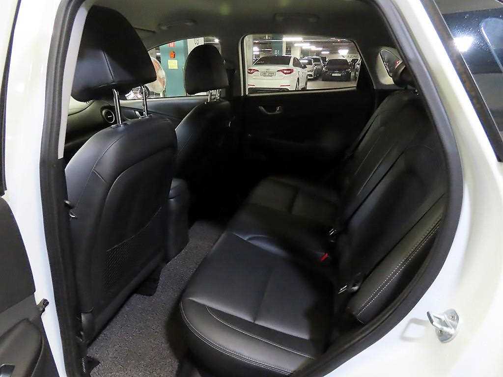 HYUNDAI Kona - Vista 7