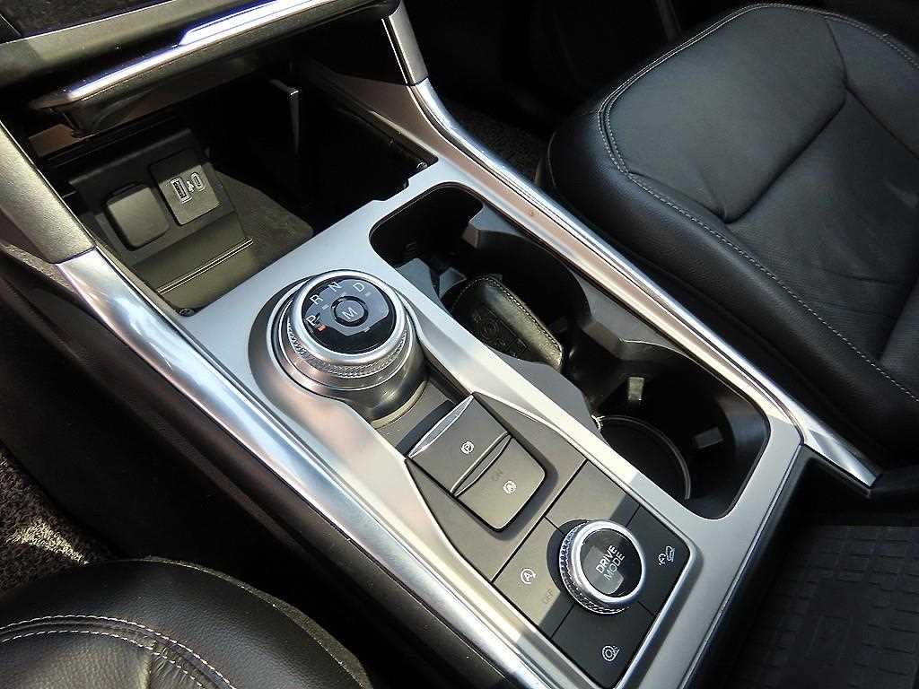 Ford Explorer - Vista 10