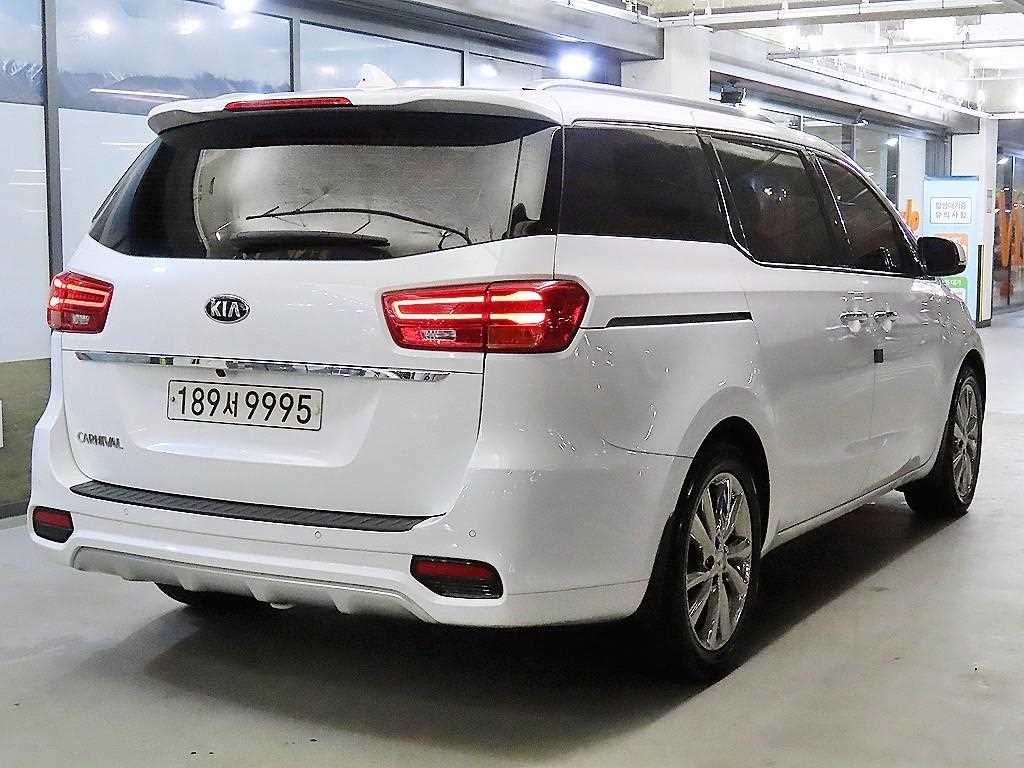 KIA Carnival - Vista 4