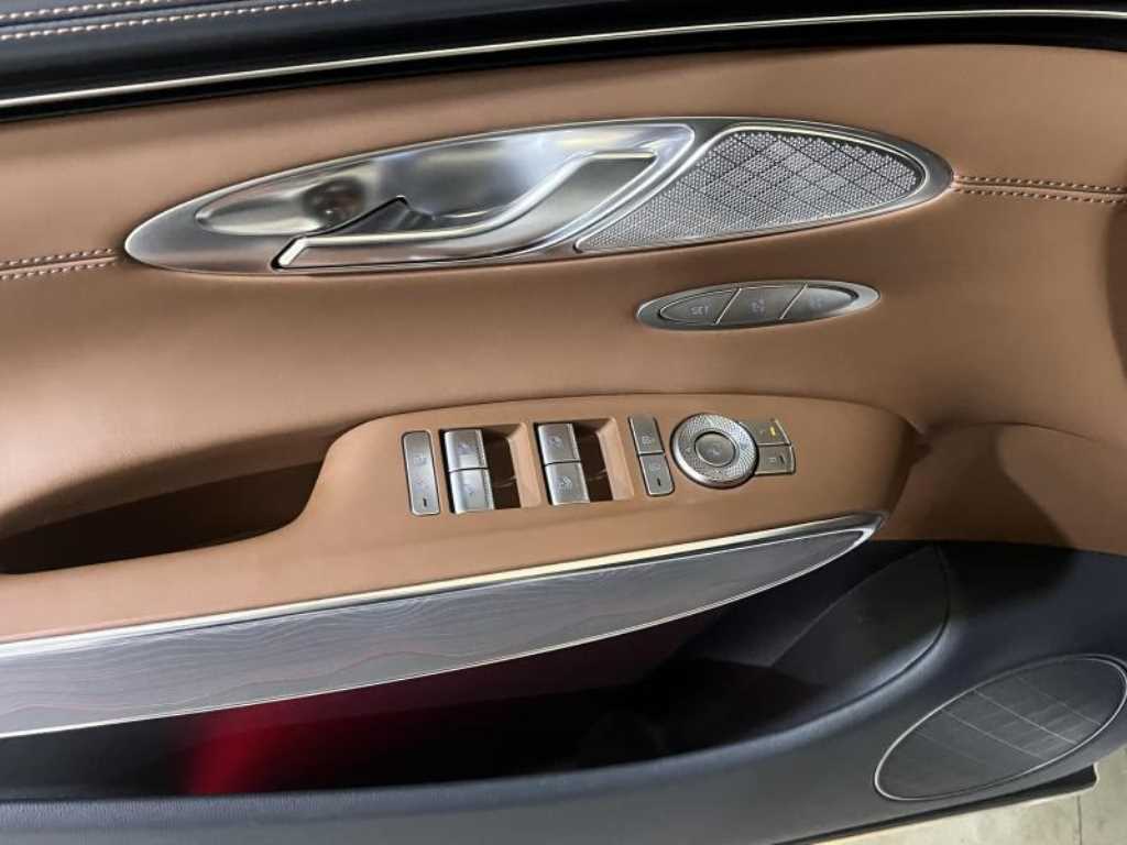 Genesis GV70 - Vista 12