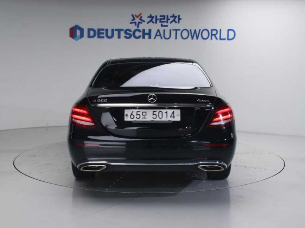 Mercedes Benz E class - Vista 4