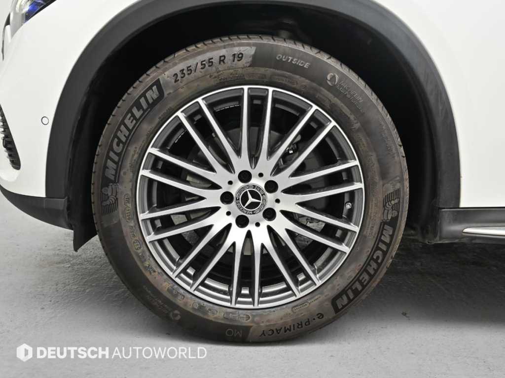 Mercedes Benz GLC Class - Vista 5