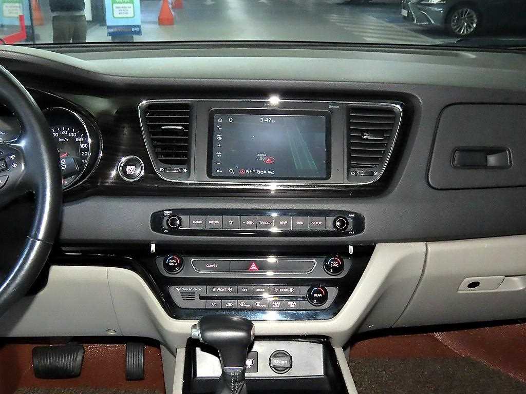 KIA Carnival - Vista 10