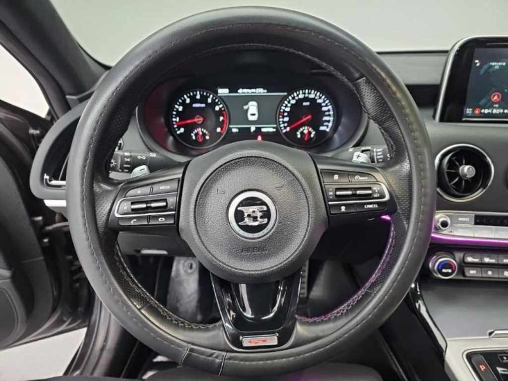 KIA Stinger - Vista 6