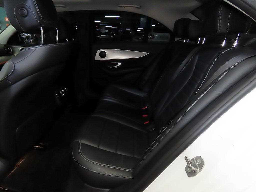 Mercedes Benz E class - Vista 7