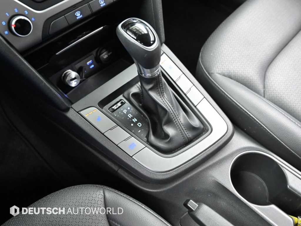 HYUNDAI Avante - Vista 9