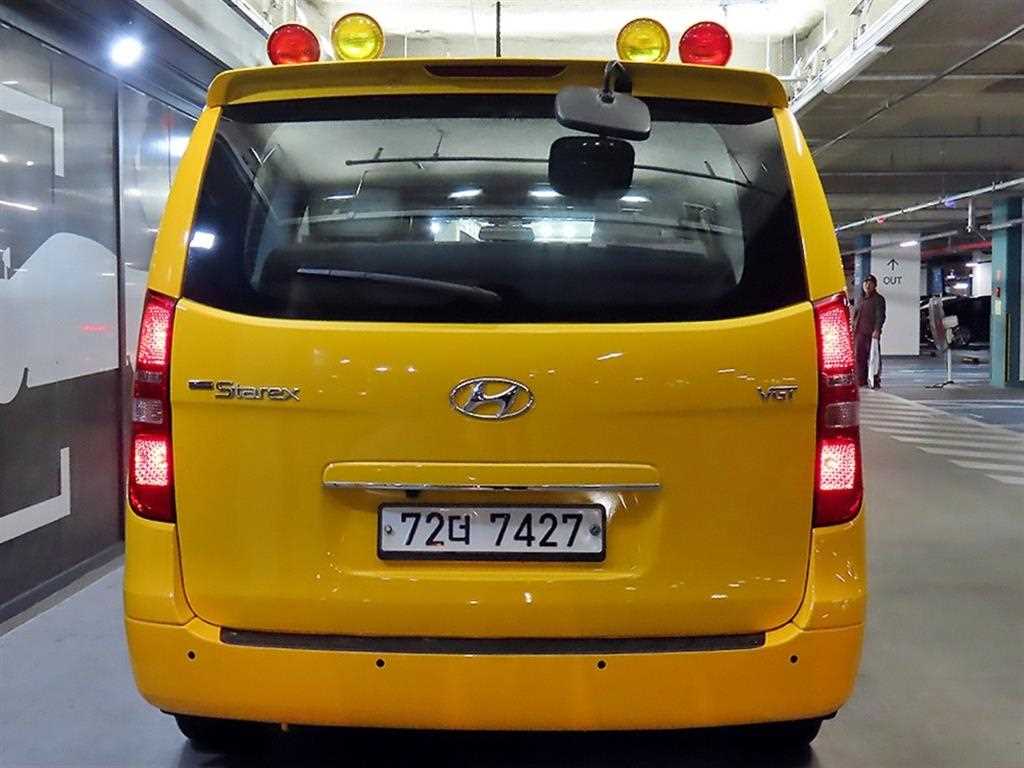 HYUNDAI Starex - Vista 5