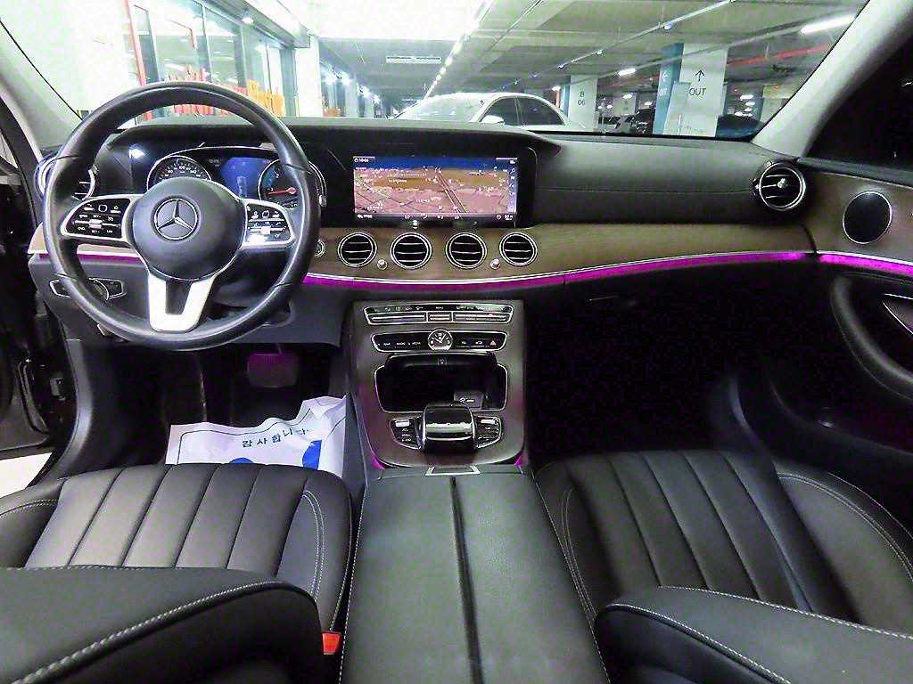 Mercedes Benz E class - Vista 12