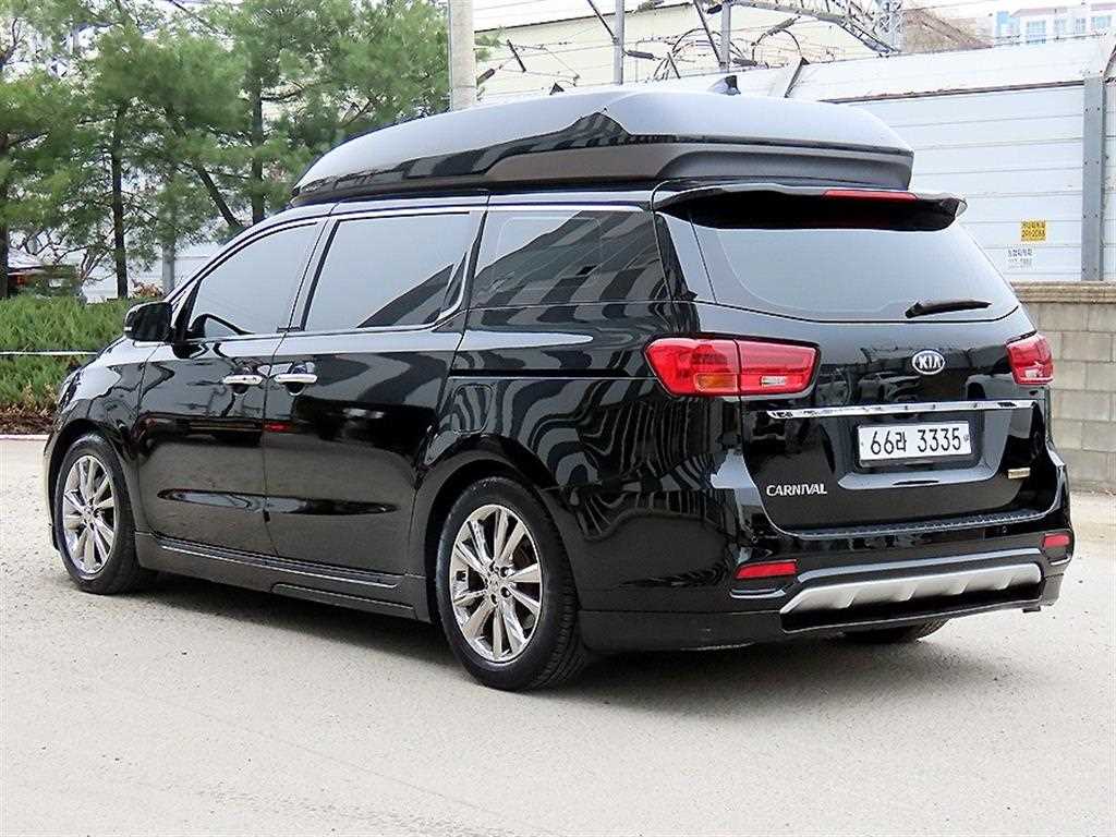 KIA Carnival - Vista 3