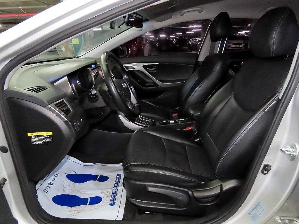 HYUNDAI Avante - Vista 6