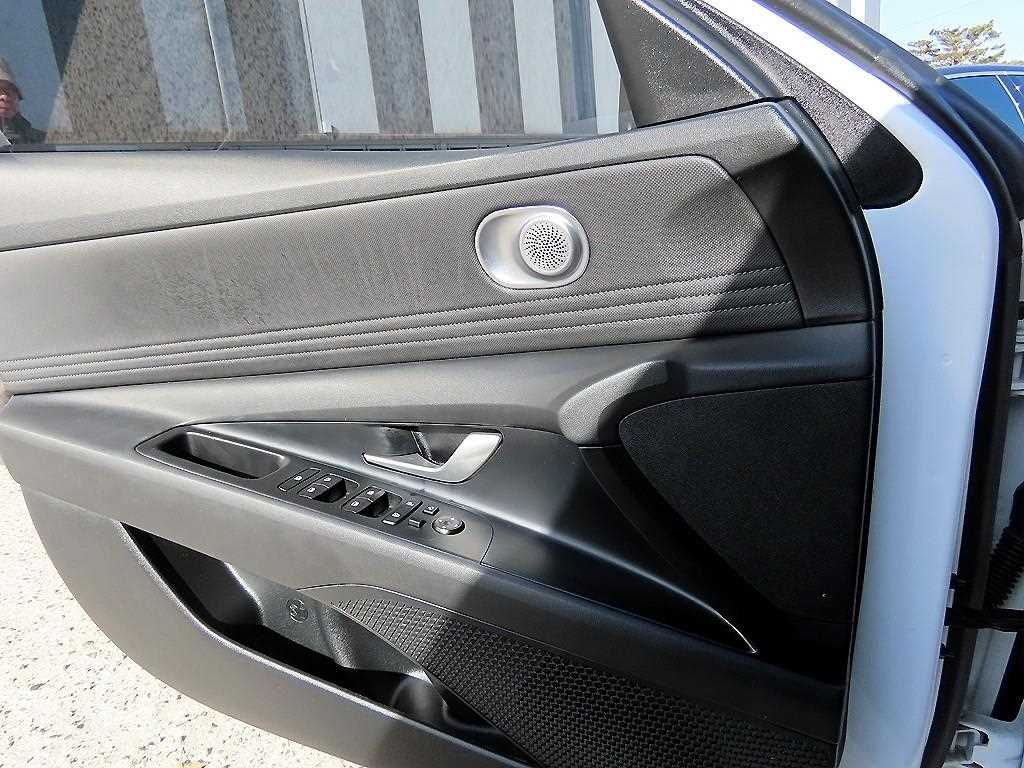 HYUNDAI Avante - Vista 11