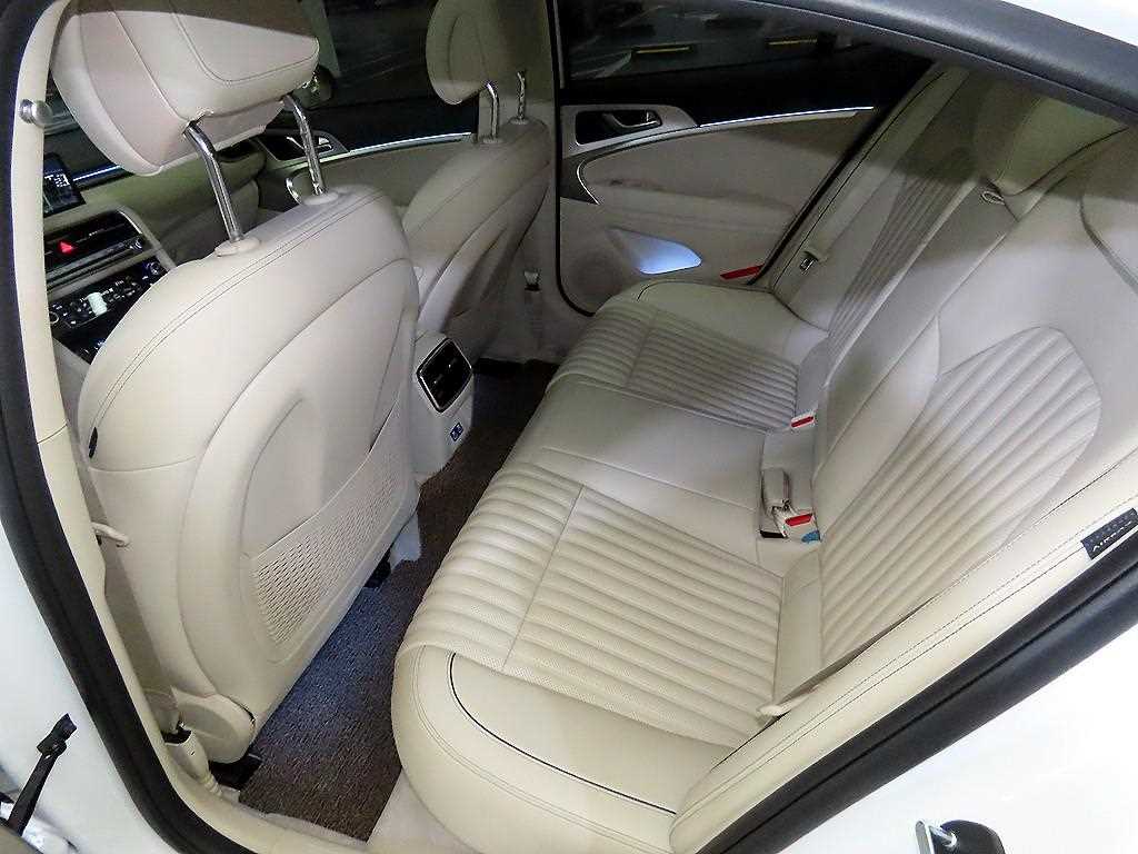 Genesis G70 - Vista 7