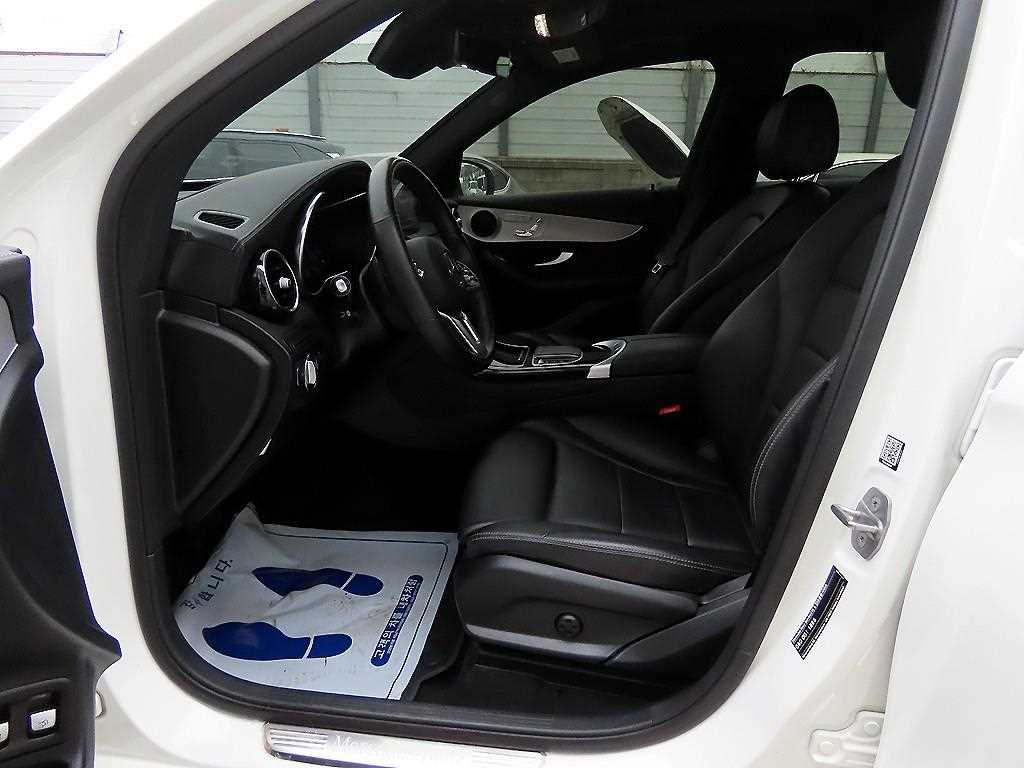 Mercedes Benz GLC Class - Vista 5