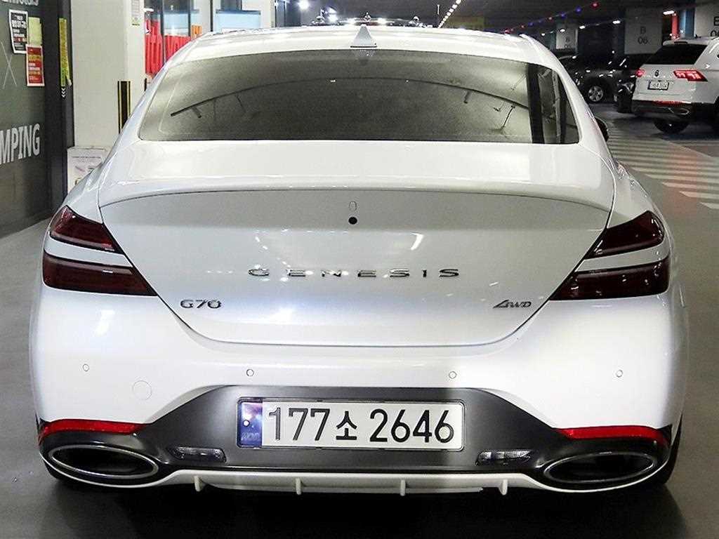 Genesis G70 - Vista 5