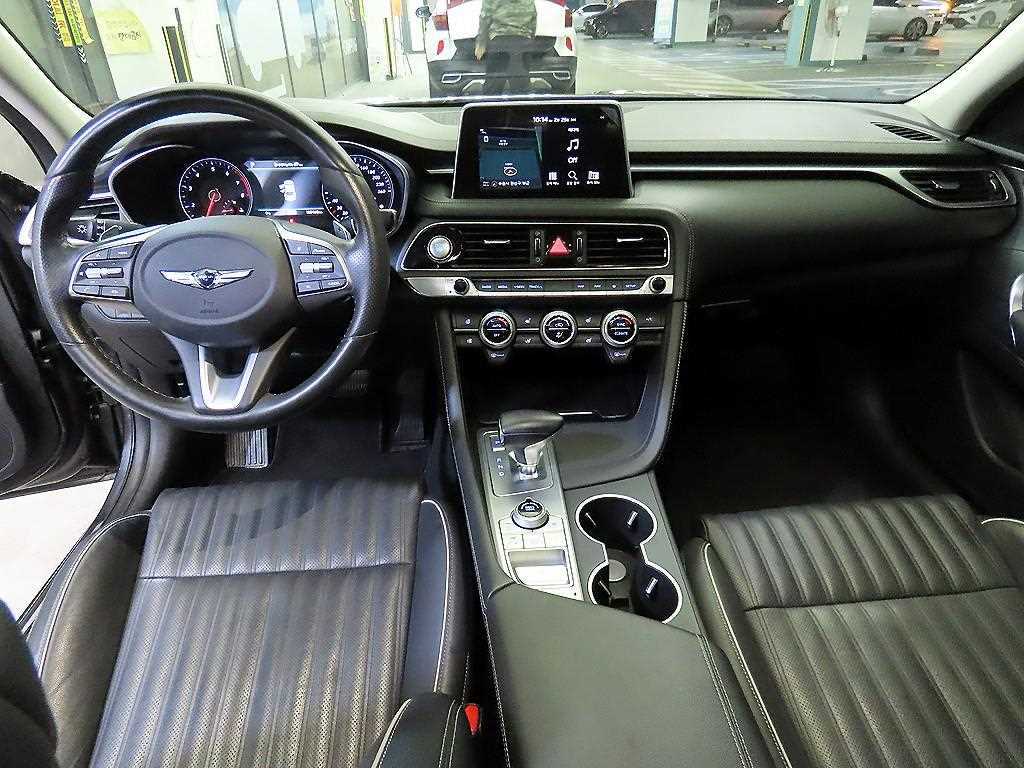 Genesis G70 - Vista 10