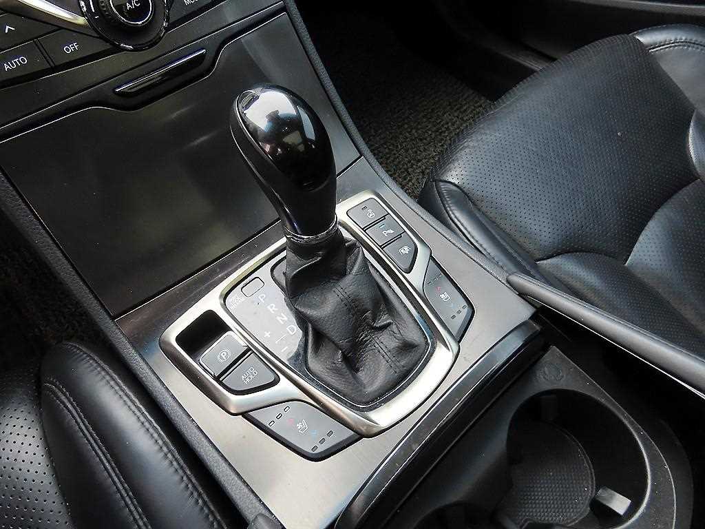 HYUNDAI Grandeur - Vista 11