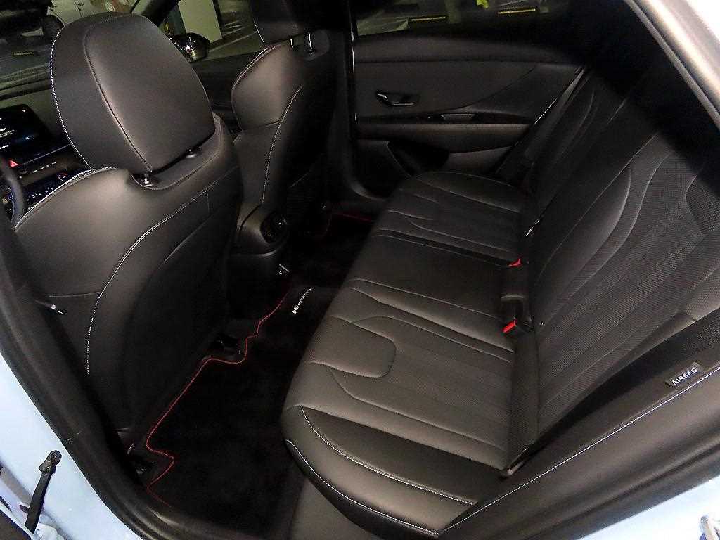 HYUNDAI Avante - Vista 7