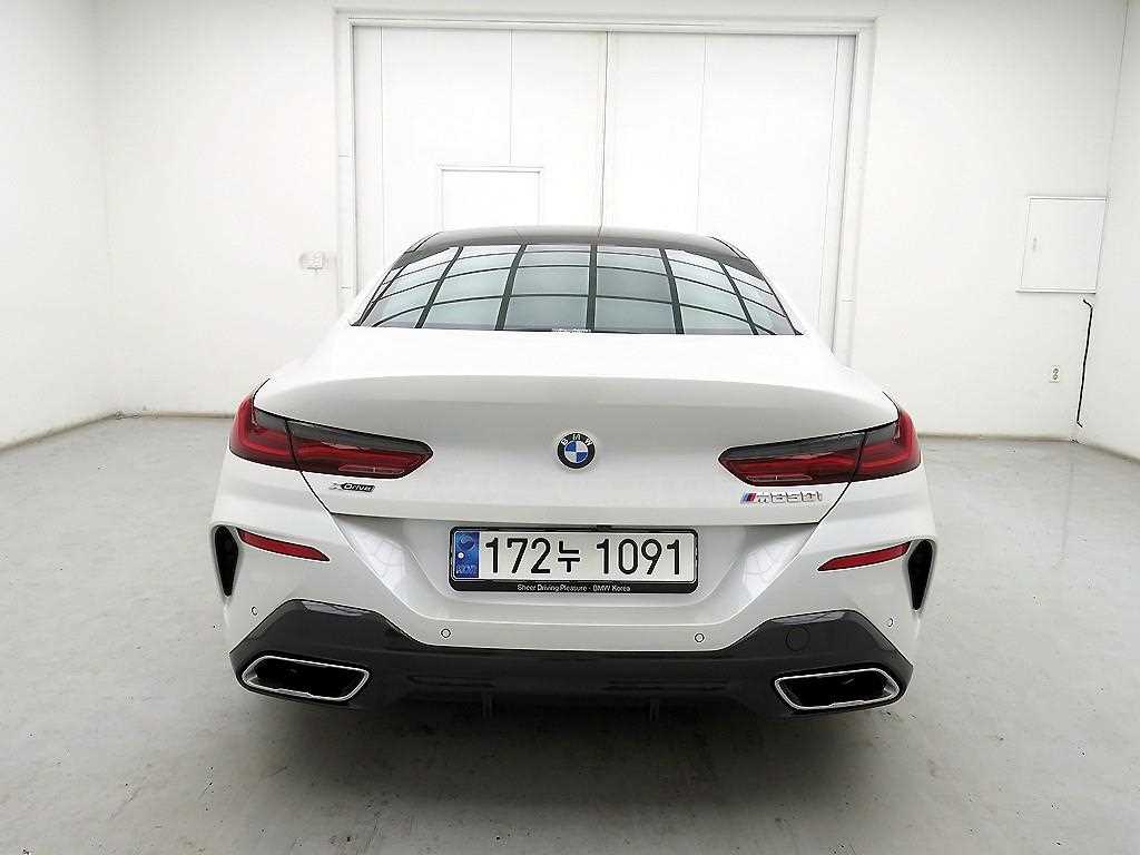 BMW 8 Series - Vista 3