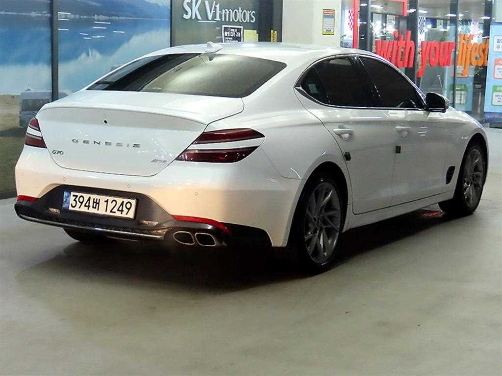 Genesis G70 - Vista 4