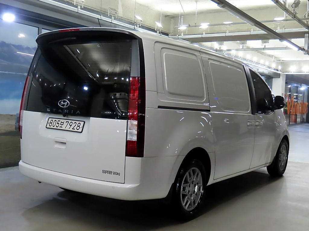 HYUNDAI Staria - Vista 4