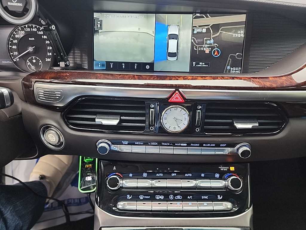 Genesis EQ900 - Vista 10