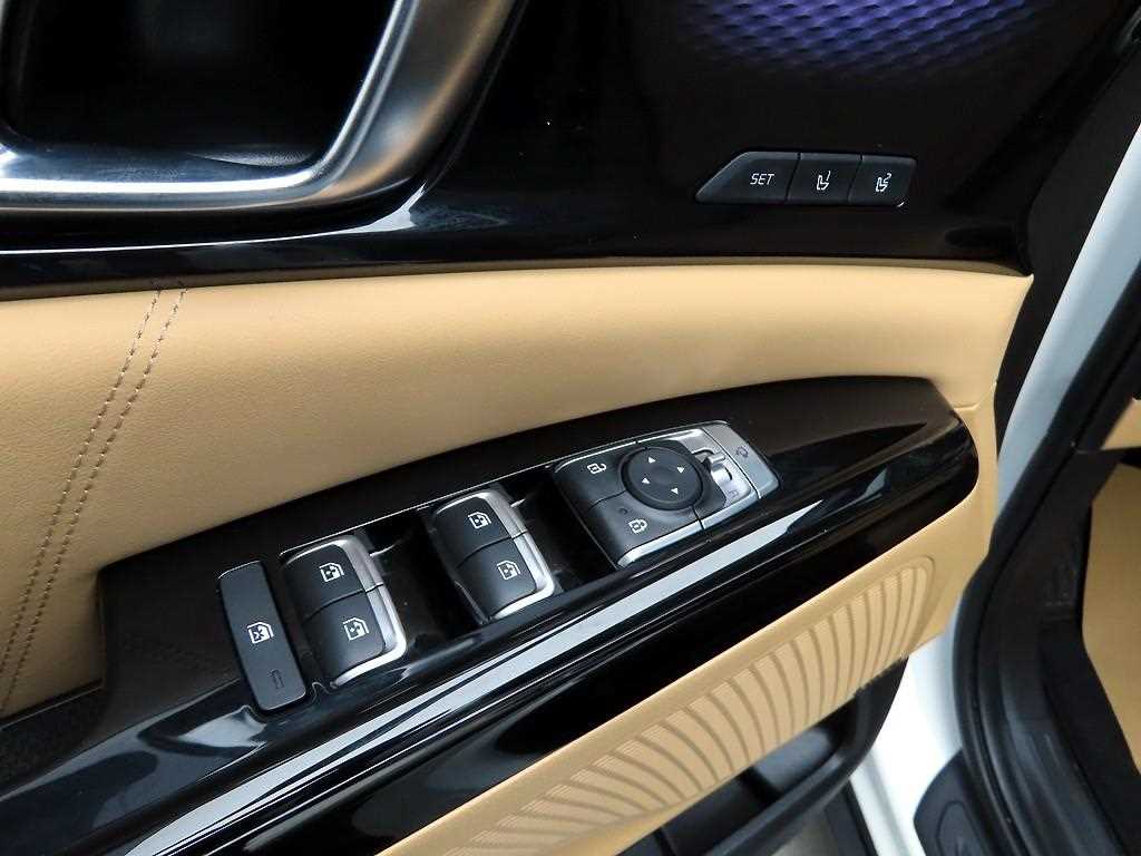 KIA Carnival - Vista 11