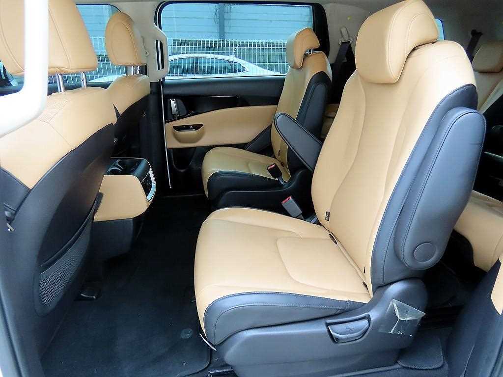 KIA Carnival - Vista 6