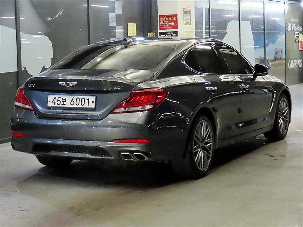 Genesis G70 - Vista 4