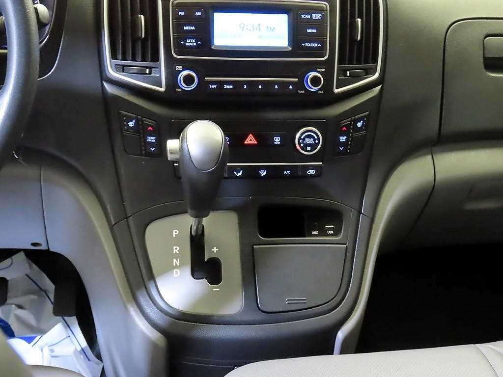 HYUNDAI Starex - Vista 12