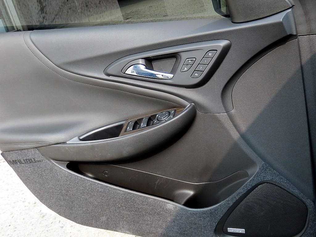 Chevrolet Malibu - Vista 11