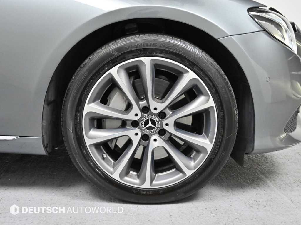 Mercedes Benz E class - Vista 5