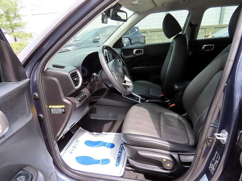 HYUNDAI Venue - Vista 5