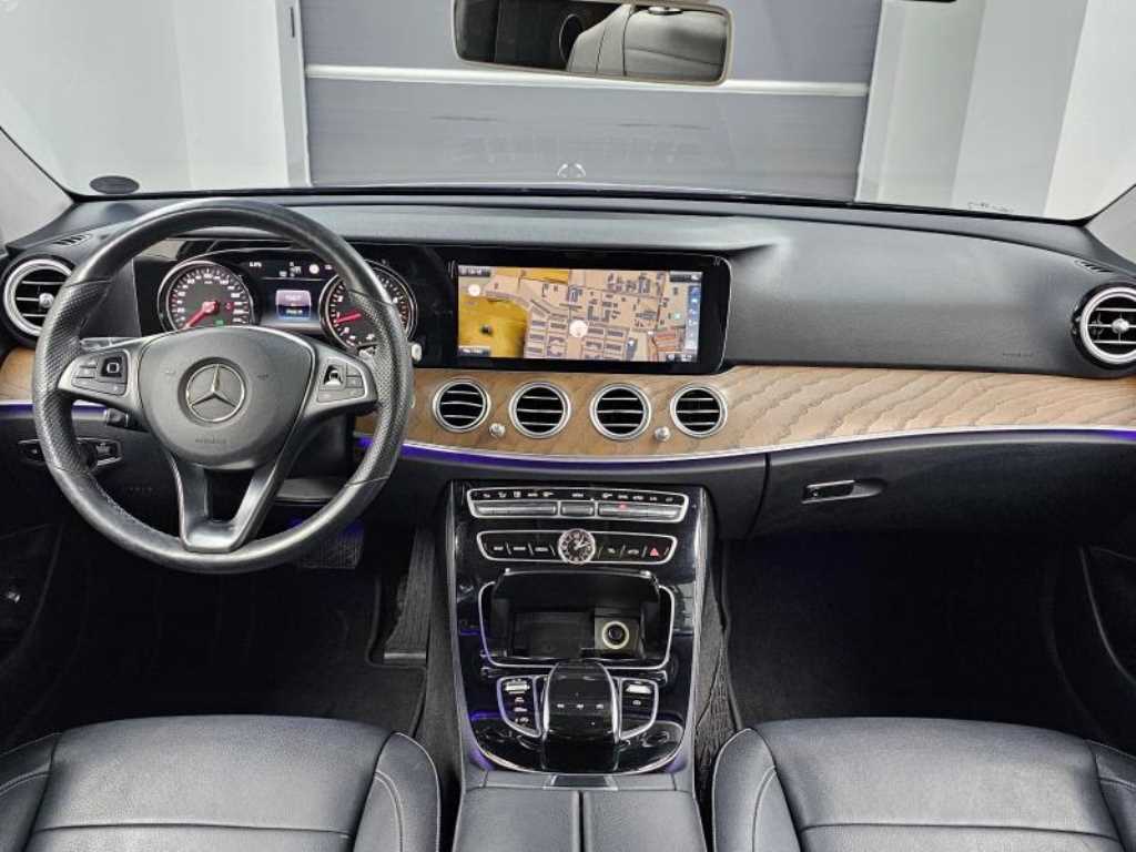 Mercedes Benz E class - Vista 7