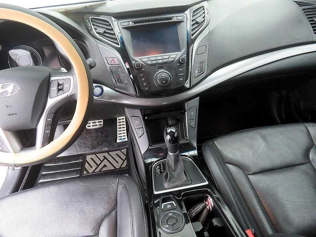 HYUNDAI i40 - Vista 10