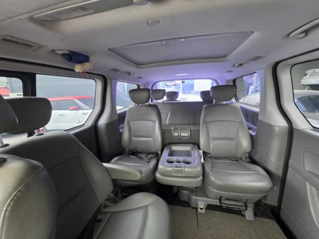 HYUNDAI Starex - Vista 11