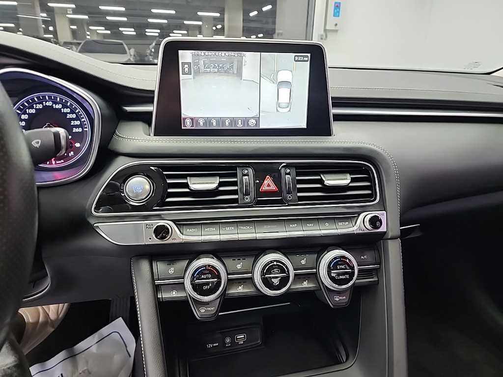 Genesis G70 - Vista 10