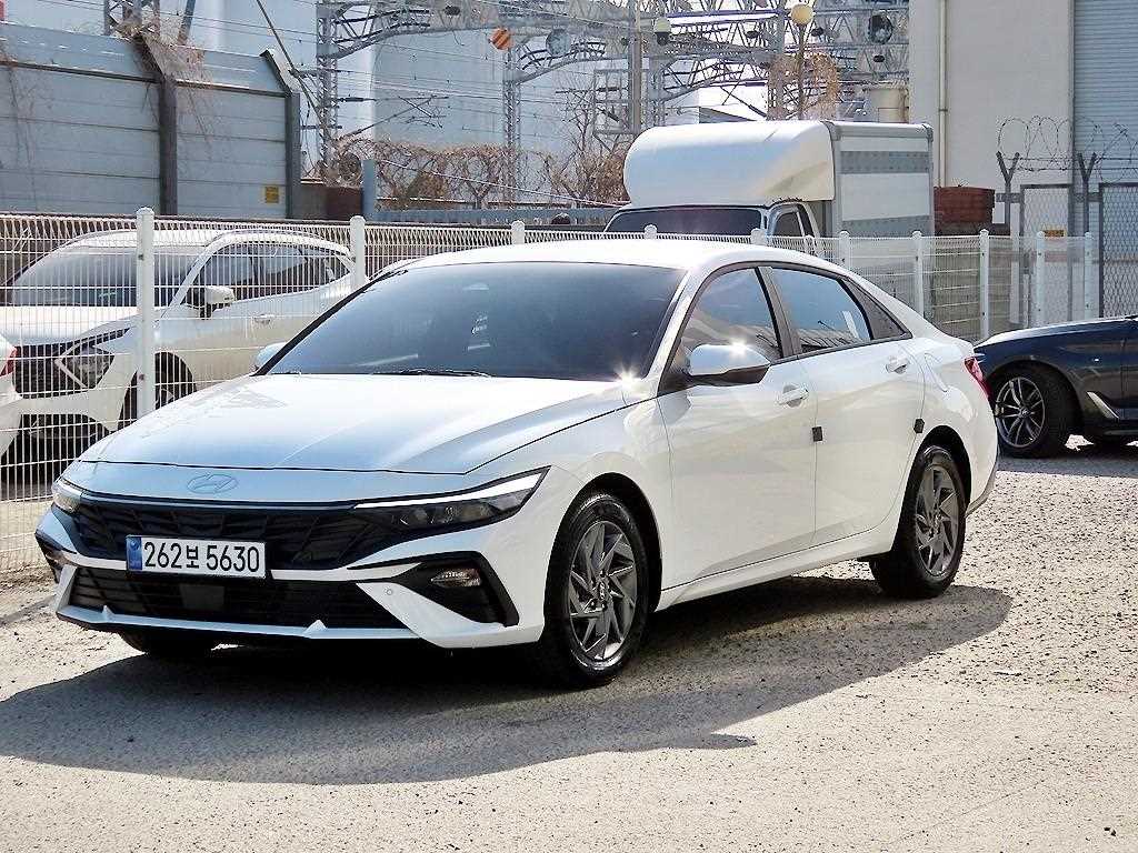 HYUNDAI Avante - Vista 2