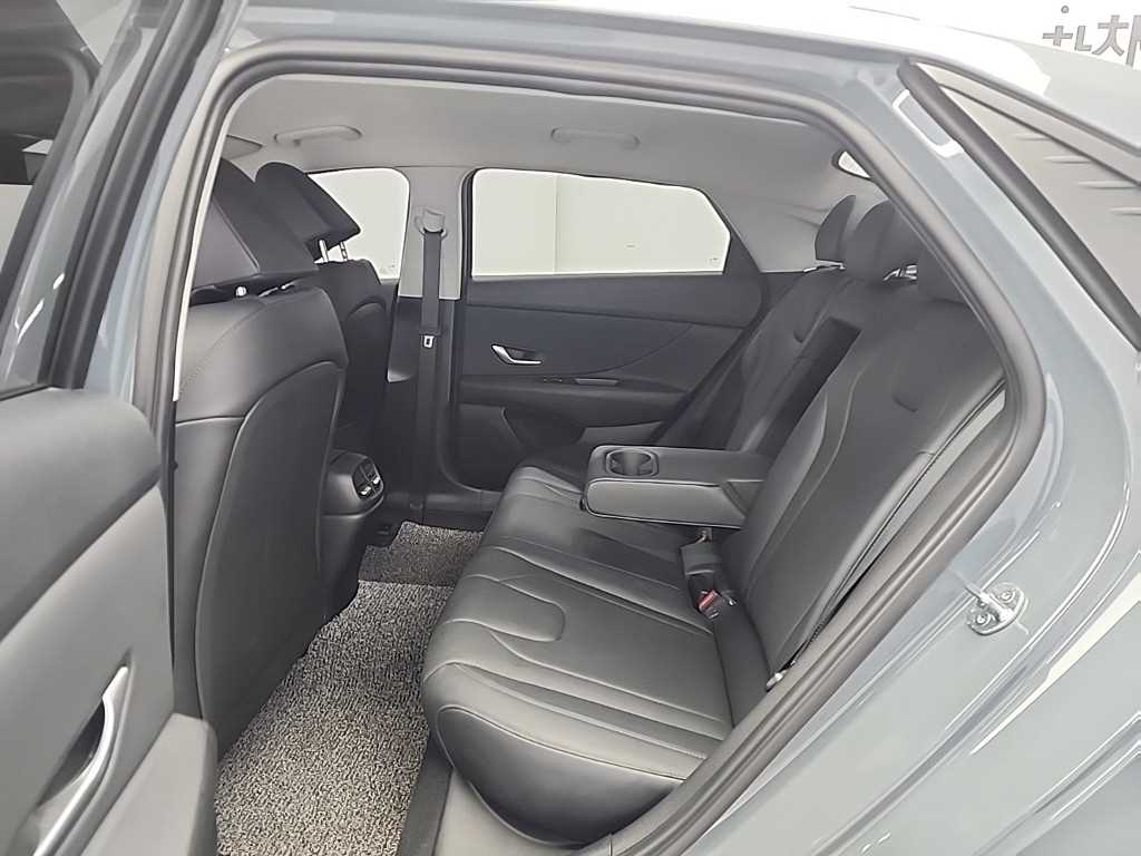 HYUNDAI Avante - Vista 12