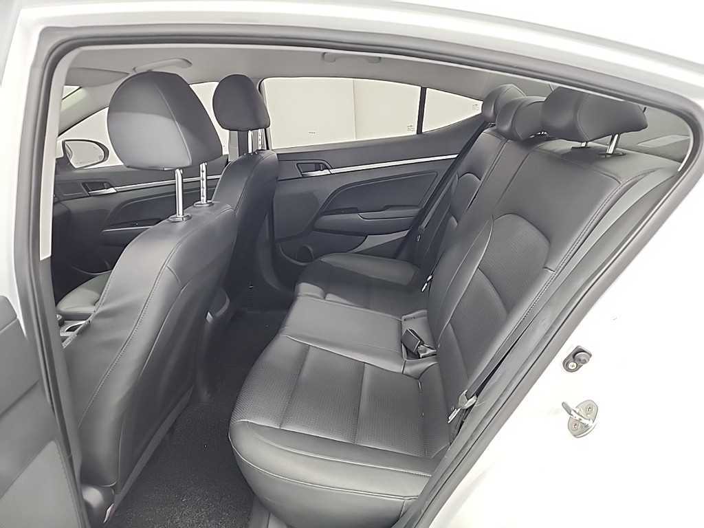 HYUNDAI Avante - Vista 12