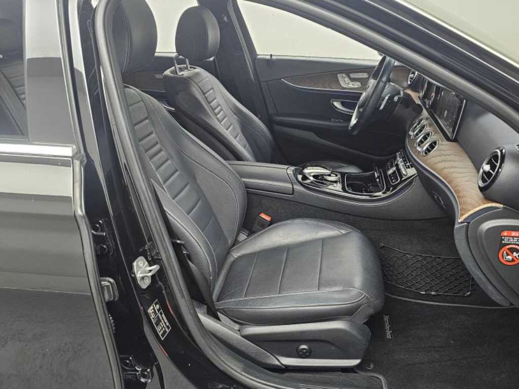 Mercedes Benz E class - Vista 10