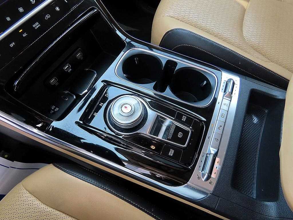 KIA Carnival - Vista 11