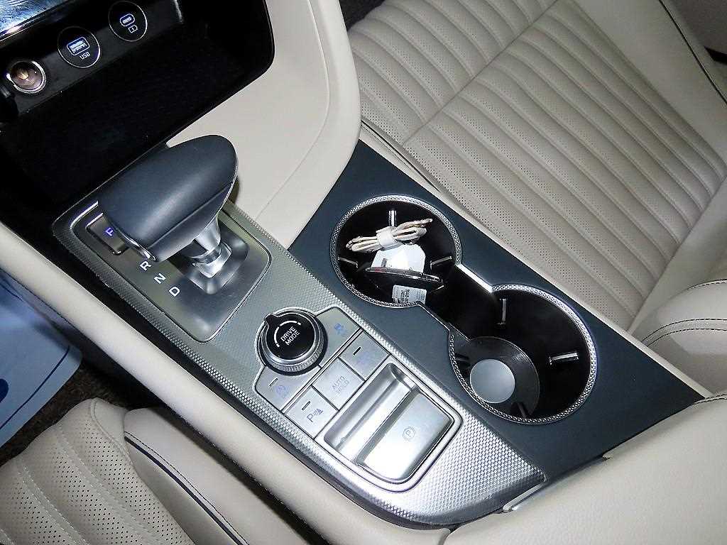 Genesis G70 - Vista 12