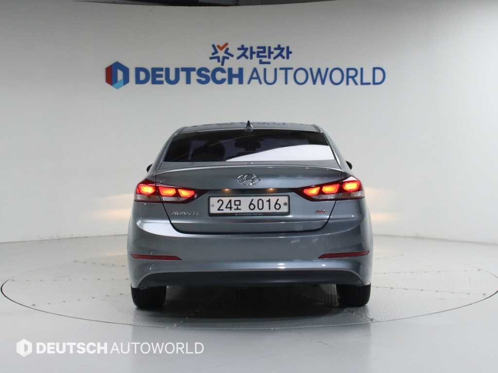 HYUNDAI Avante - Vista 4