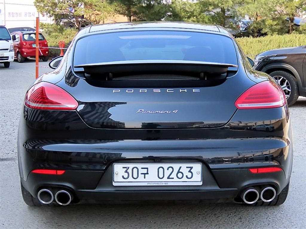 Porsche Panamera - Vista 4
