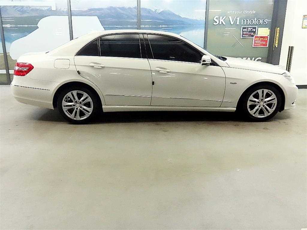 Mercedes Benz E class - Vista 3