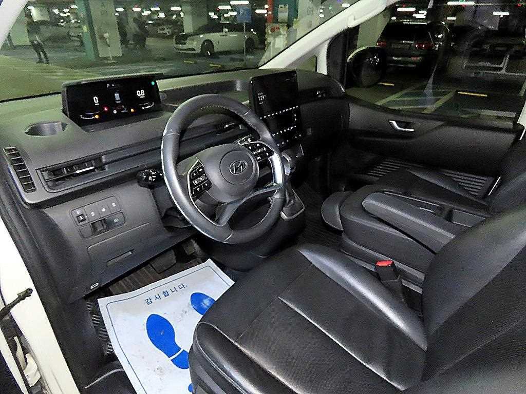 HYUNDAI Staria - Vista 10