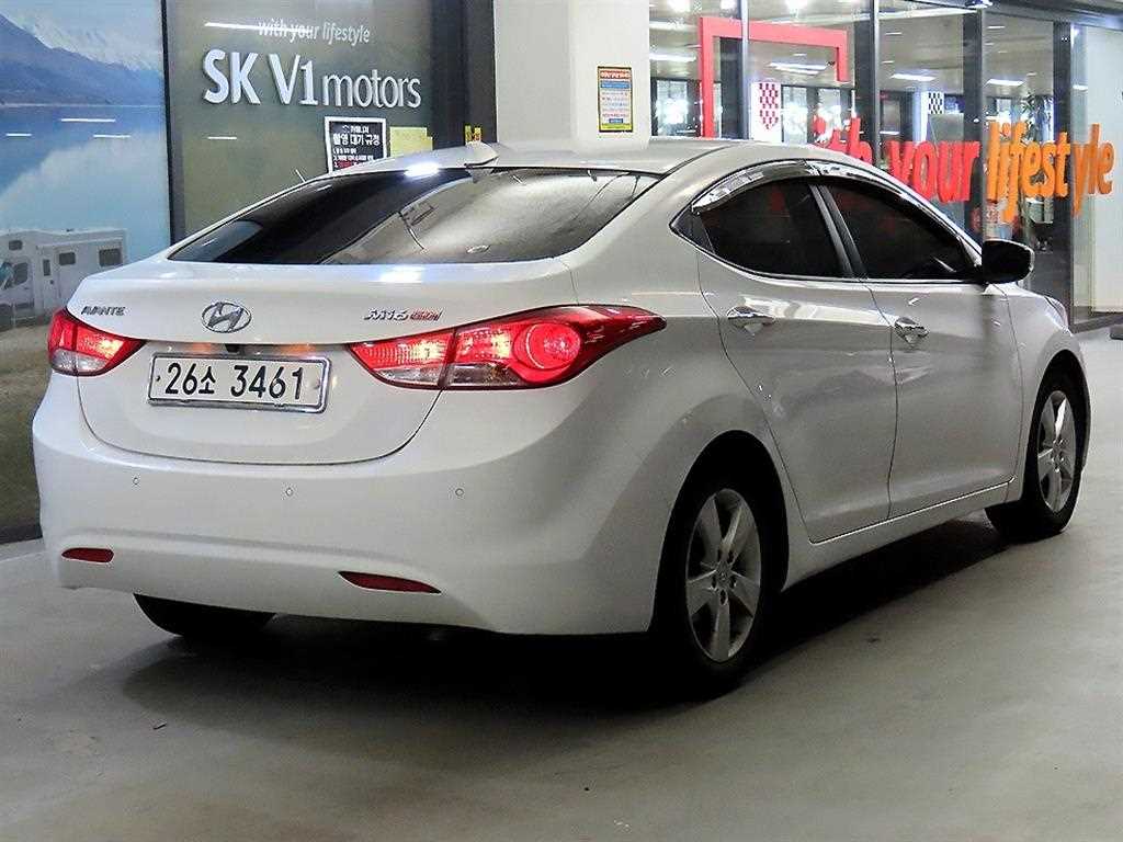 HYUNDAI Avante - Vista 4