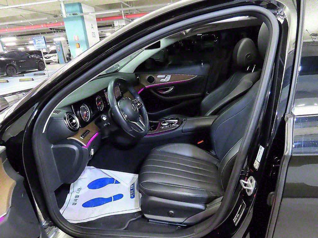 Mercedes Benz E class - Vista 8