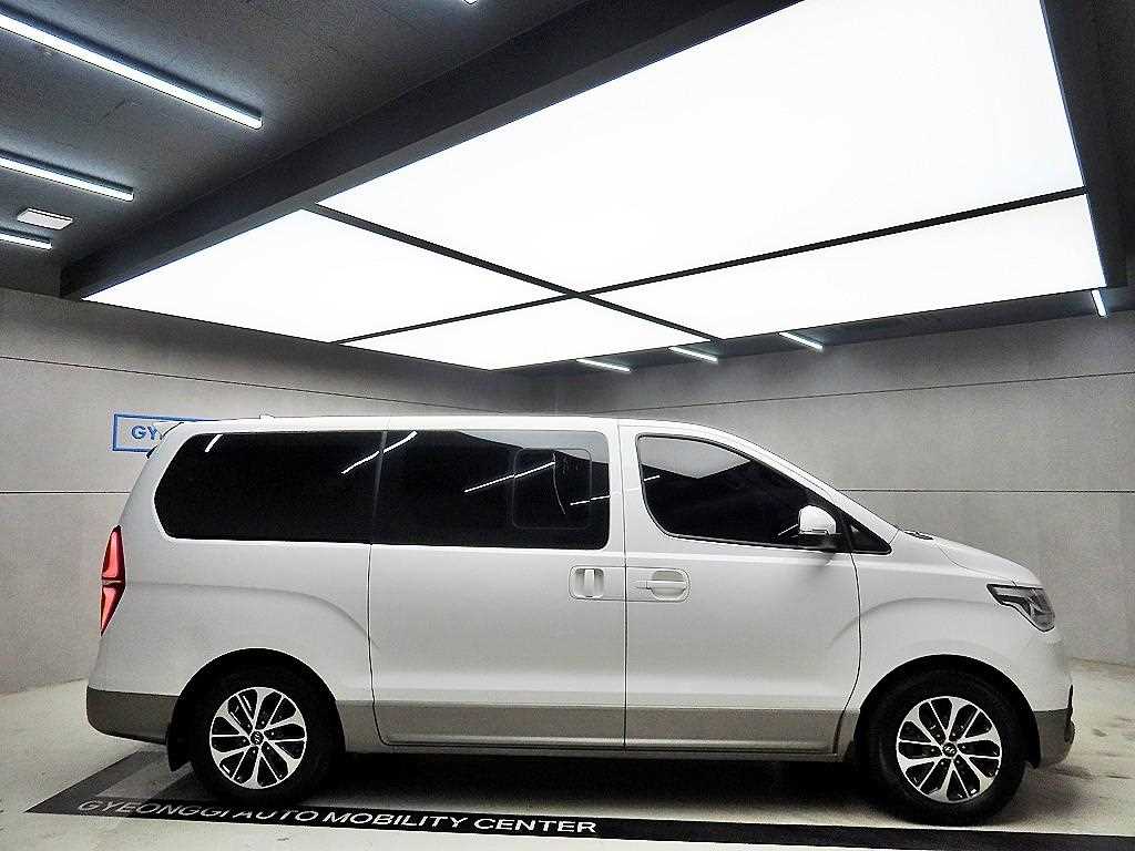 HYUNDAI Starex - Vista 2