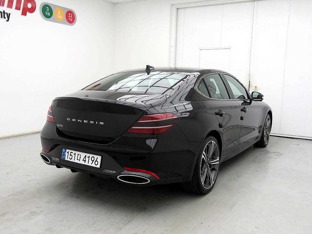 Genesis G70 - Vista 4